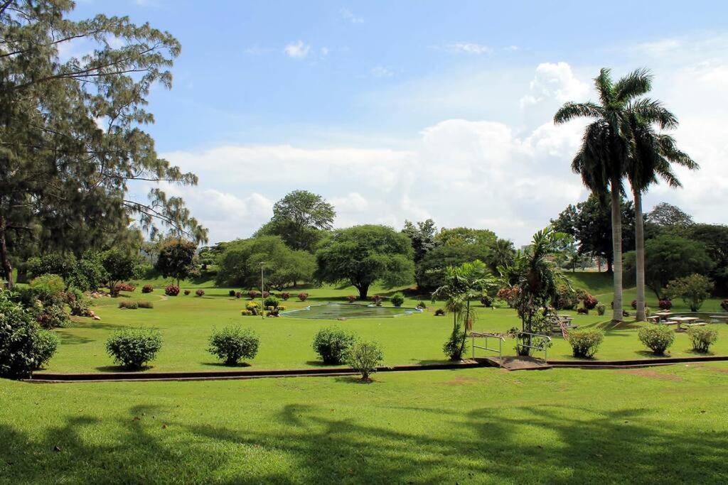 Raynebow Chateau - Chic City Getaway Port of Spain Exteriér fotografie